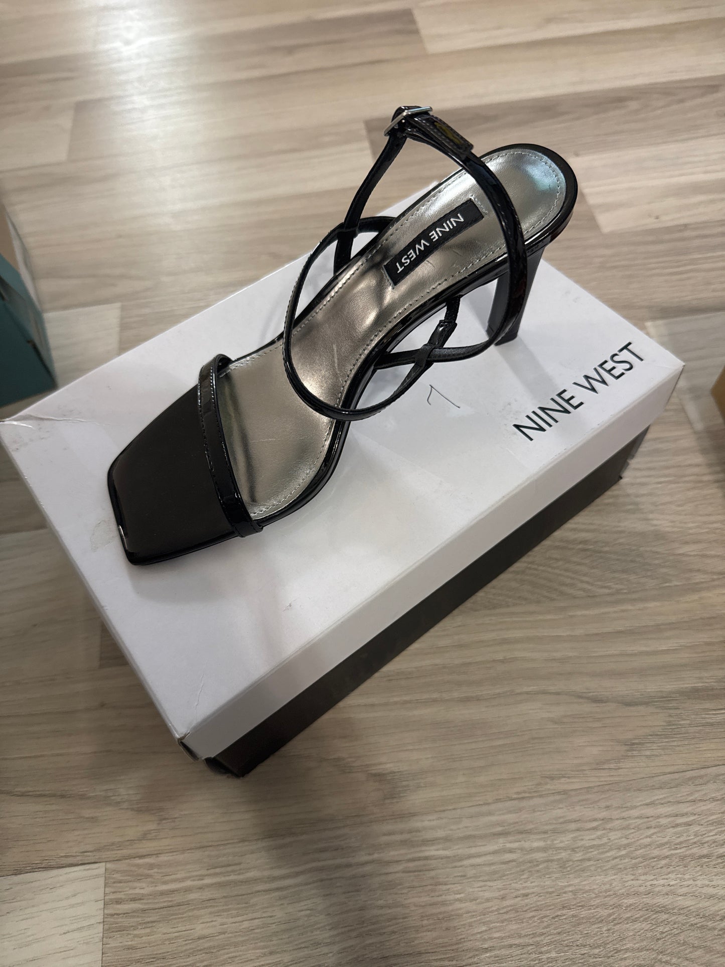 NINE WEST